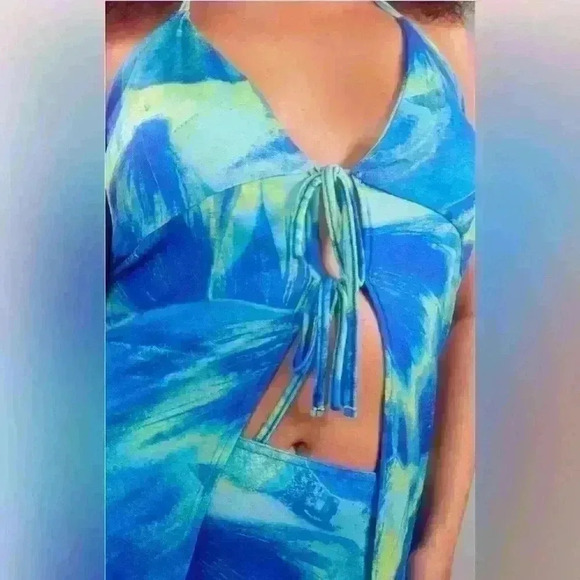 PrettyLittleThings Women’s Blue Abstract Floral Burn Out Printed‎ Top Size 6 - Picture 6 of 6